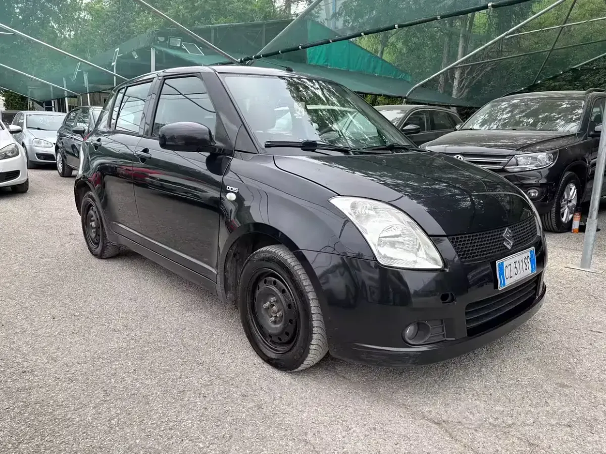 Usata Suzuki Swift GL 69 CV (50 kW) 2007 Nero Utilitaria
