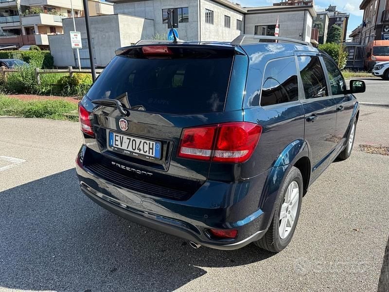 Usata Fiat Freemont Lounge 170 CV (125 kW) 2014 Nero SUV