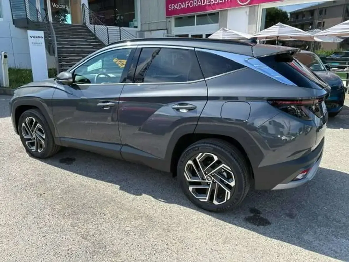 Nuova Hyundai Tucson 179 CV (131 kW) 2025 Grigio SUV
