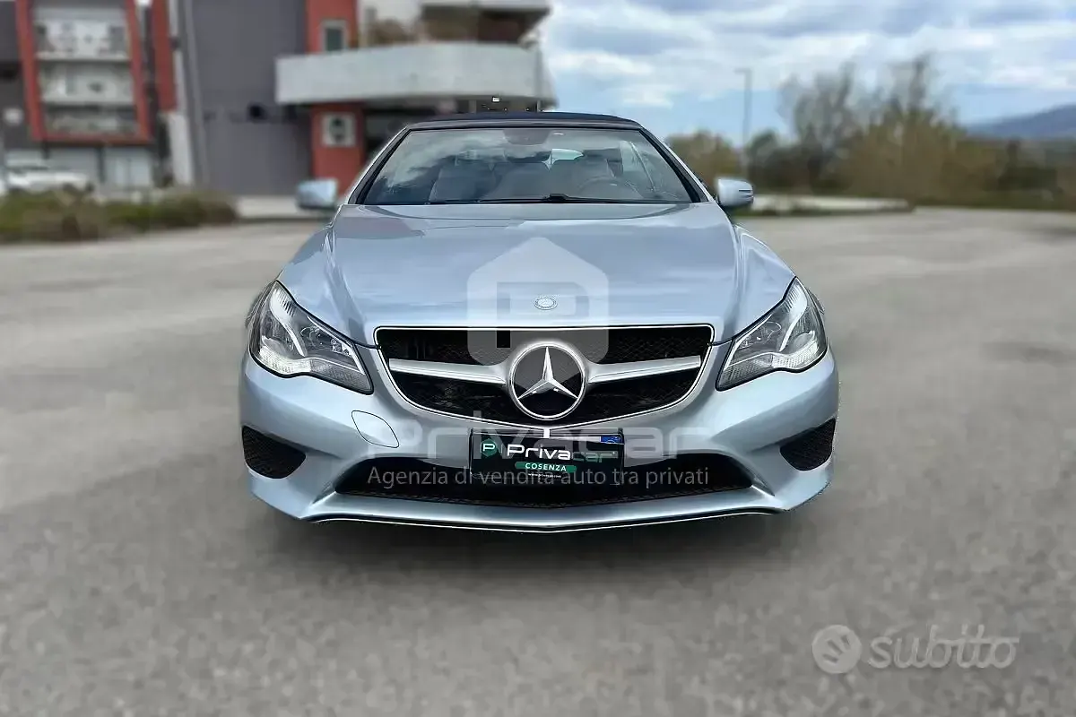 Usata Mercedes E220 Premium 170 CV (125 kW) 2015 Blu Cabrio
