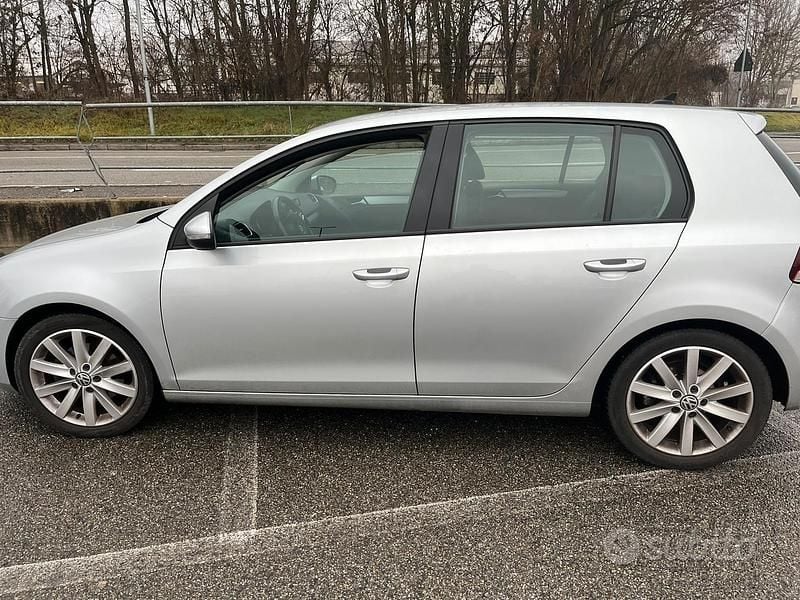 Grigio Usata 2010 VW Golf Tre volumi | 3500 € (Ottimo prezzo) - Immagine 1/4
