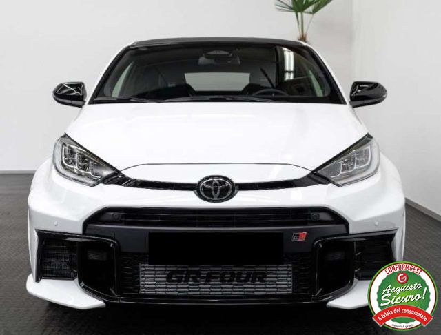 Bianco Usata 2024 Toyota Yaris Tre volumi | 61.500 € (Cara) - Immagine 1/3