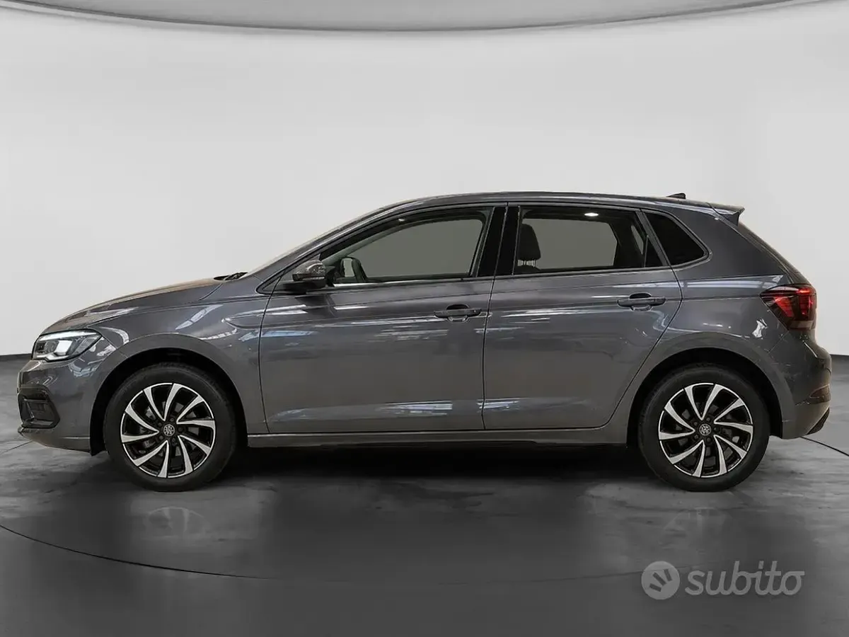Usata VW Polo Life 95 CV (69 kW) 2023 Grigio Utilitaria