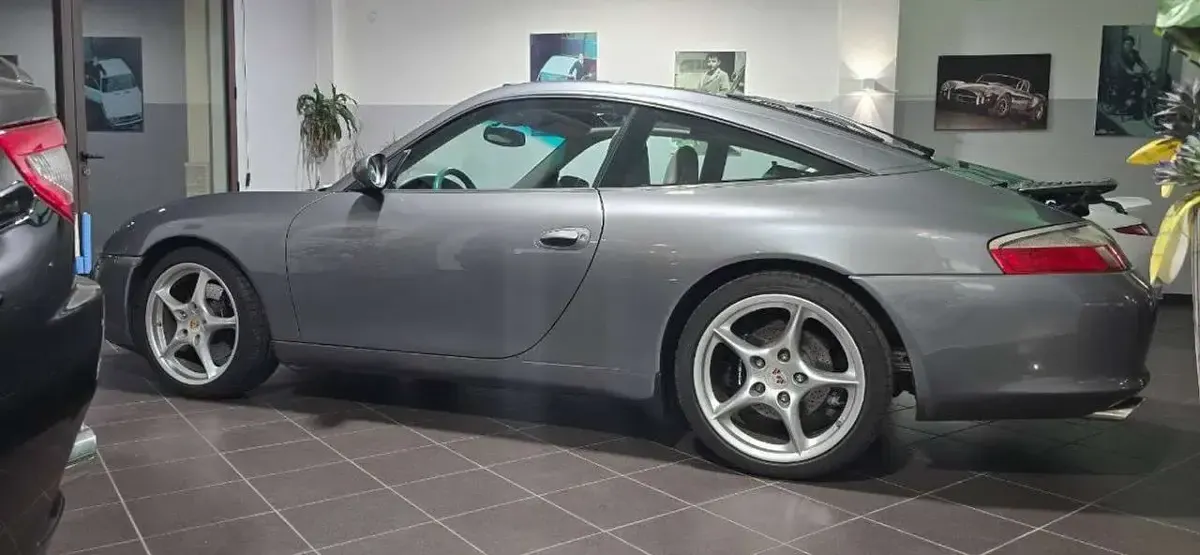 Usata Porsche 911 320 CV (235 kW) 2003 6b5grigio foca metallizzato ( Cabrio