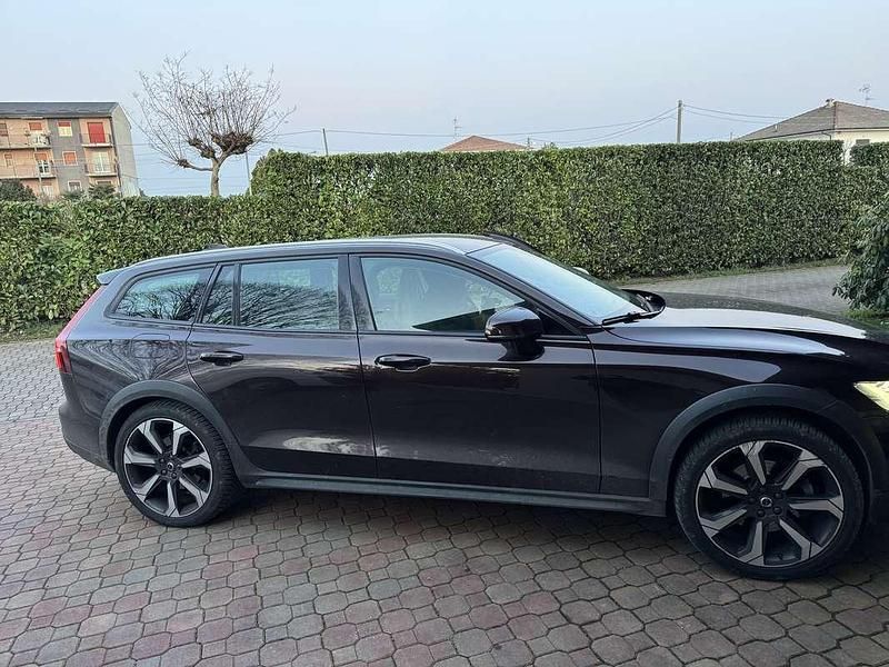 Usata Volvo V60 CC Pro 190 CV (139 kW) 2020 Station wagon