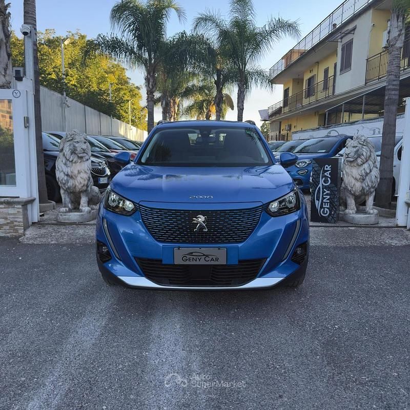 Usata Peugeot e-2008 Allure 56 kW (77 CV) 2021 Blu SUV