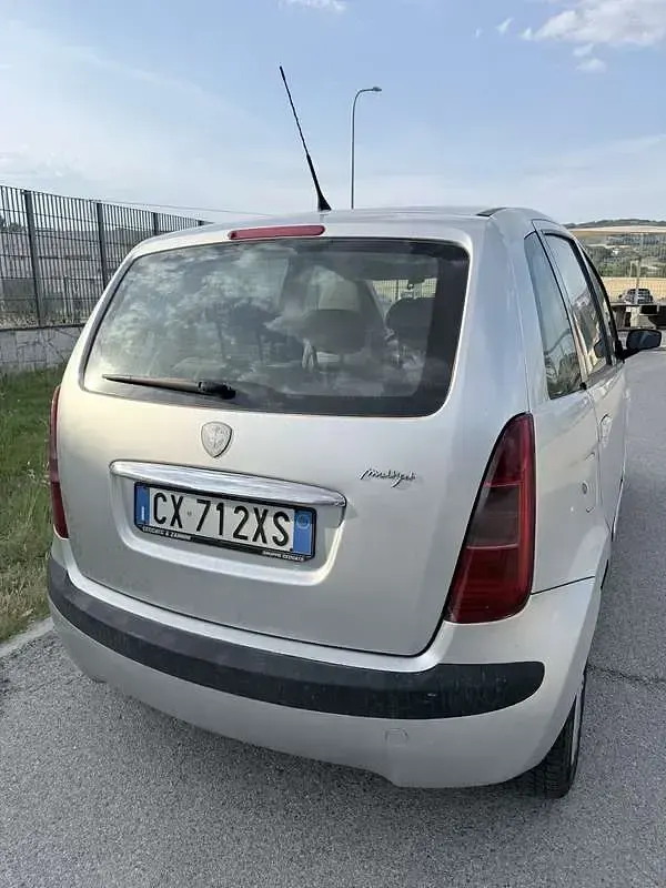Usata Lancia Musa 69 CV (50 kW) 2007 Grigio Monovolume