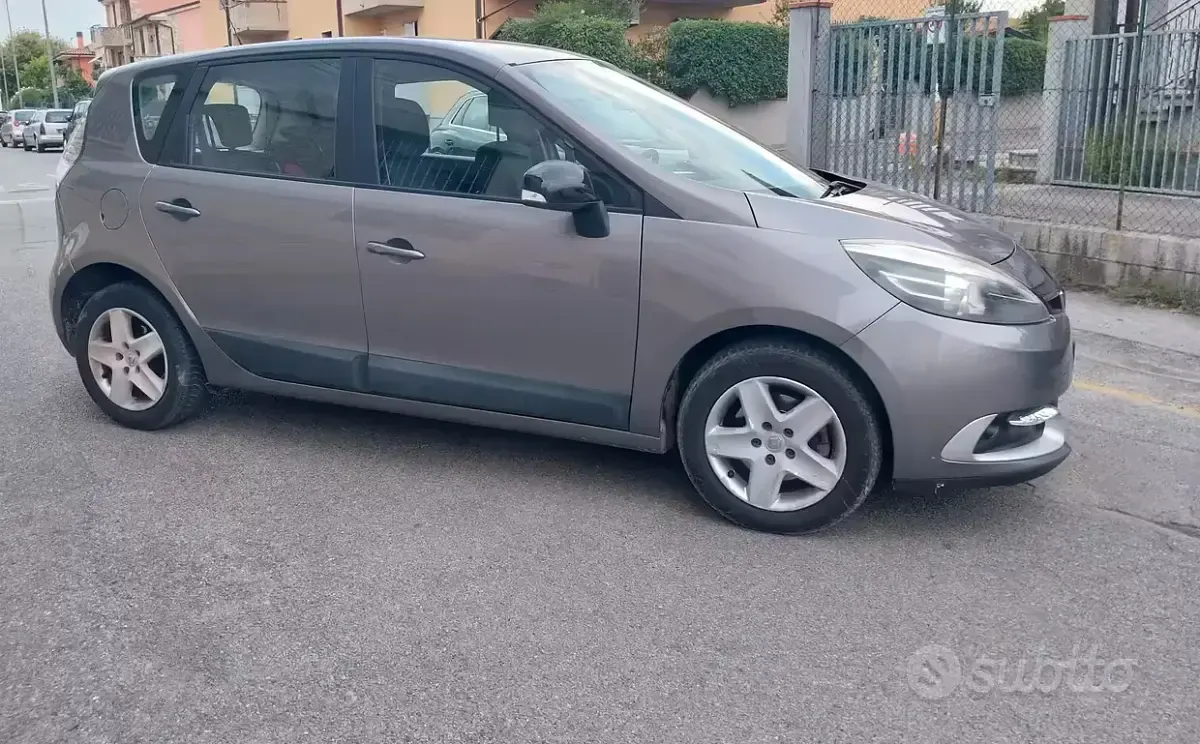 Usata Renault Scenic E-Tech 110 CV (80 kW) 2014 Grigio Utilitaria