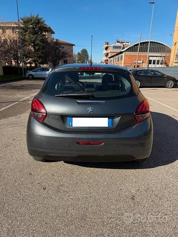 Usata Peugeot 208 75 CV (55 kW) 2017 Grigio Utilitaria