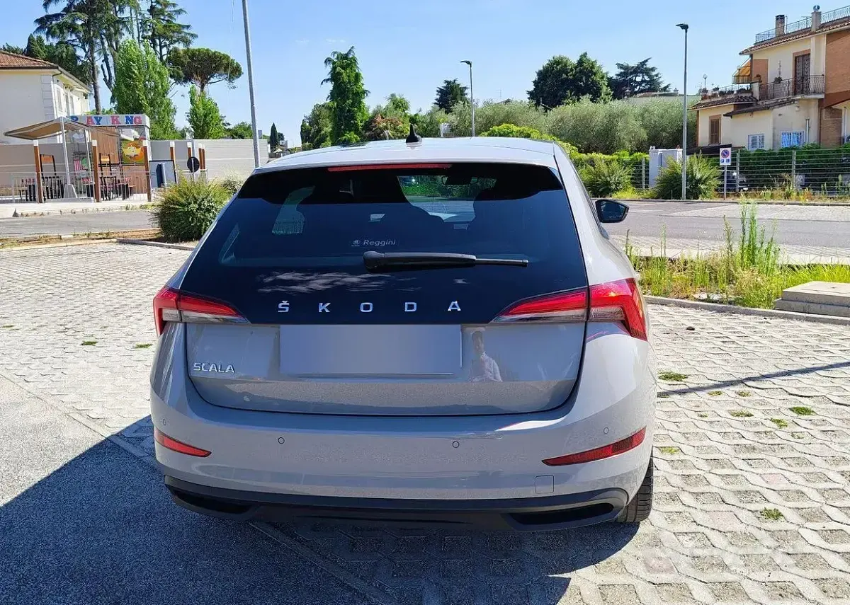 Usata Skoda Scala 116 CV (85 kW) 2020 Grigio Utilitaria