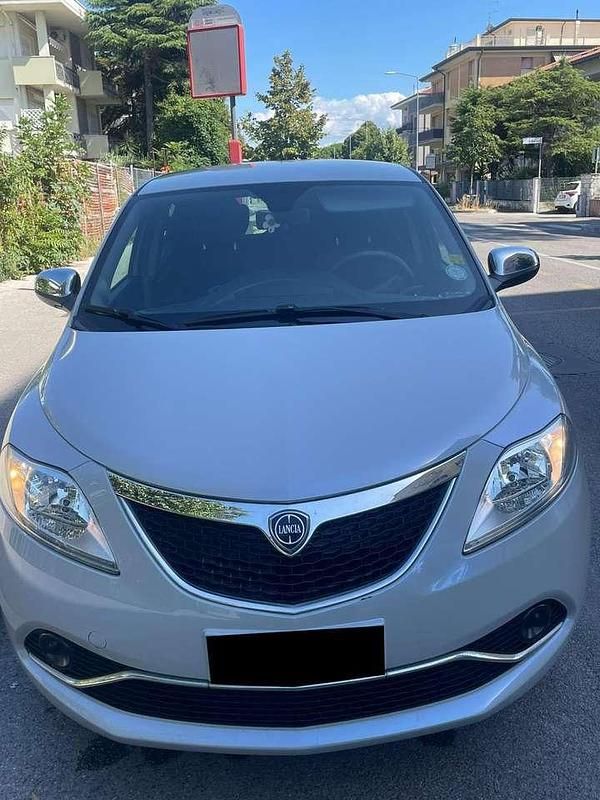 Grigio Usata 2018 Lancia Ypsilon Silver Due volumi | 10.500 € (Buon prezzo) - Immagine 1/4