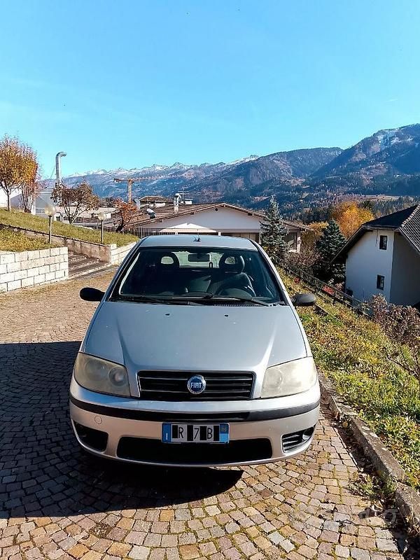 Usata Fiat Punto Active 60 CV (44 kW) 2005 Argento Berlina