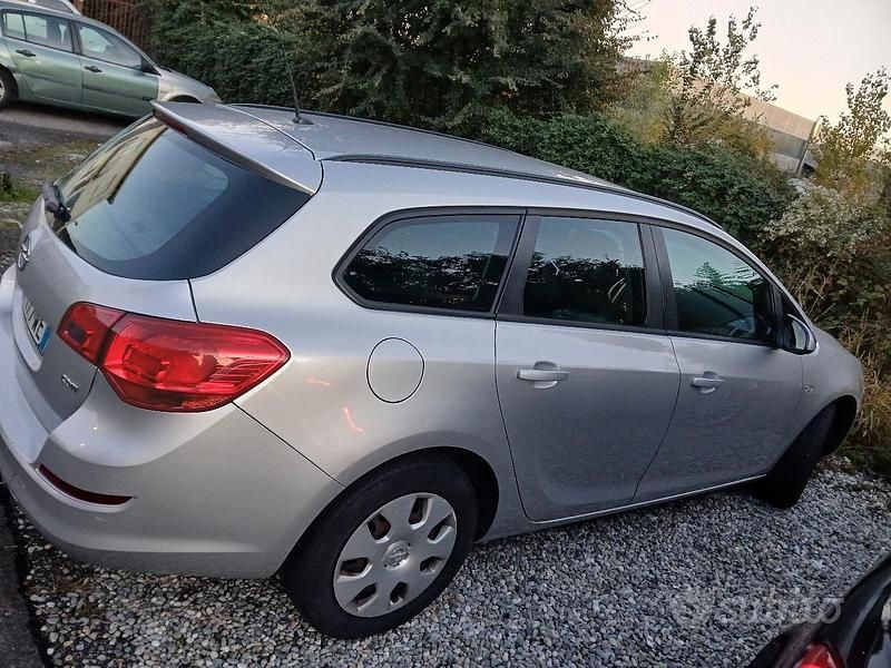 Occasion Opel Astra 60 ch (44 kW) 2012 Gris Berline