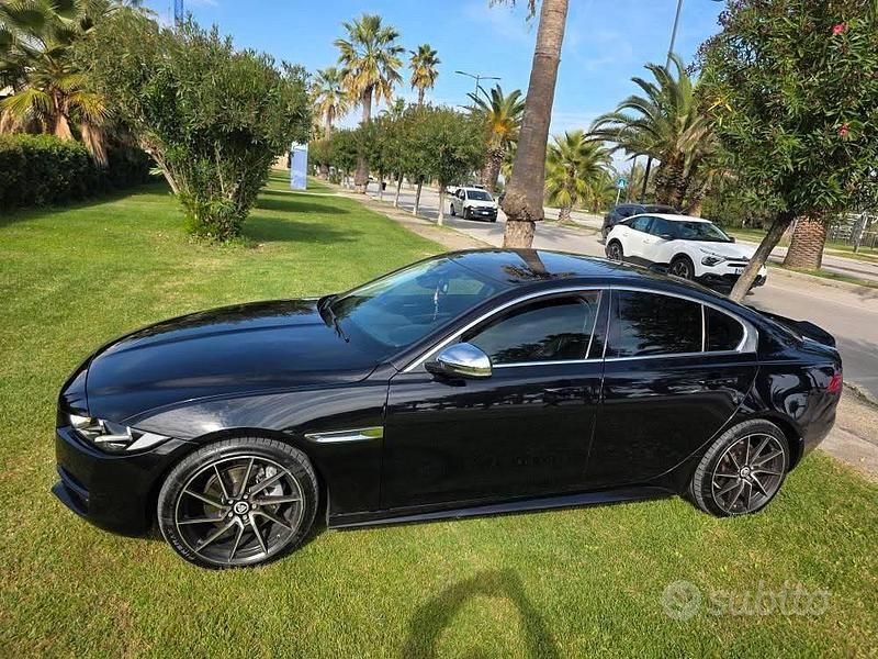 Usata Jaguar XE 180 CV (132 kW) 2019 Nero Berlina