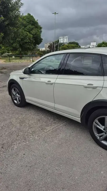 Begagnad VW Taigo R-line 110 HK (80 kW) 2023 Beige SUV
