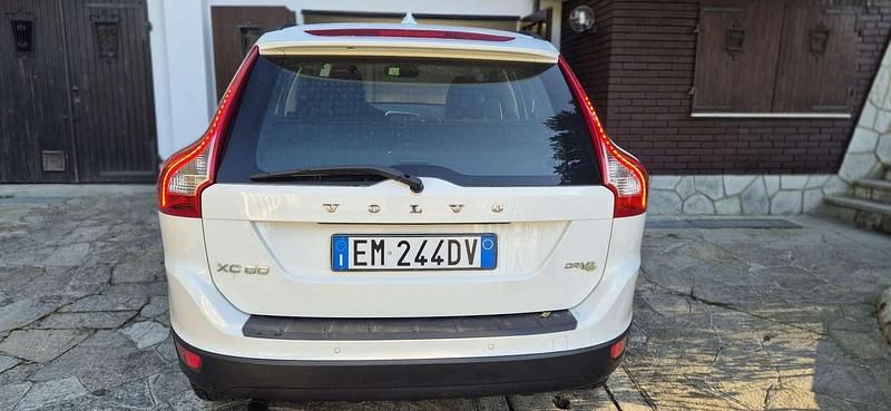 Bianco Usata 2012 Volvo XC60 Momentum SUV | 7500 € (Super prezzo) - Immagine 1/4