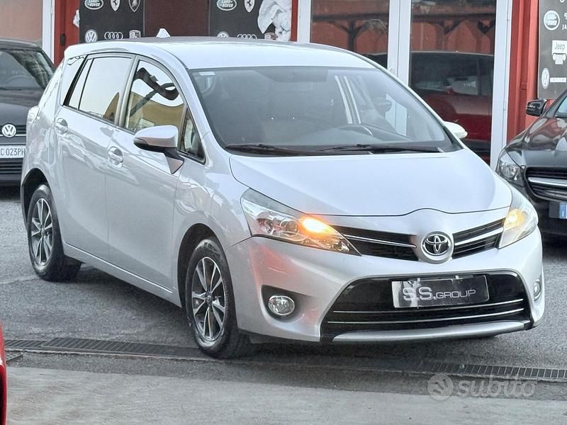 Grigio Usata 2014 Toyota Verso Style Monovolume | 8500 € (Buon prezzo) - Immagine 1/4