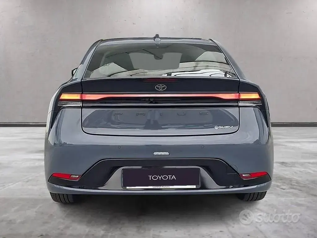 Usata Toyota Prius Lounge 223 CV (164 kW) 2025 Grey met Utilitaria