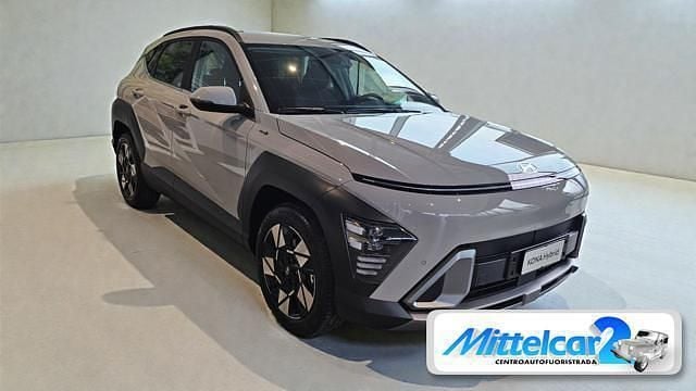 Argento Nuova 2025 Hyundai Kona SUV | 29.900 € (Buon prezzo) - Immagine 1/4