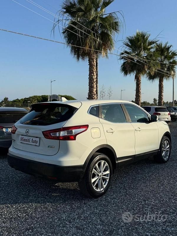 Usata Nissan Qashqai Acenta 110 CV (80 kW) 2015 Bianco SUV