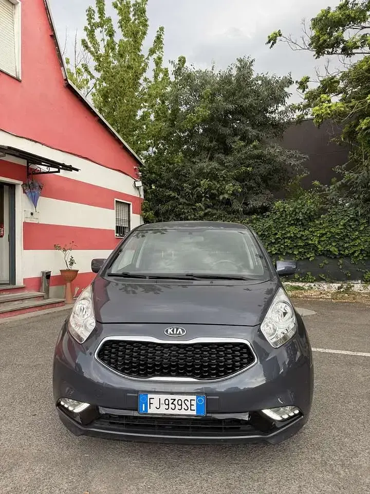 Usata Kia Venga 90 CV (66 kW) 2017 Grigio Utilitaria