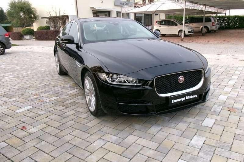 Usata Jaguar XE Prestige 180 CV (132 kW) 2019 Nero met Berlina
