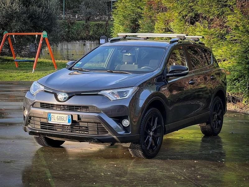 Usata Toyota RAV4 Hybrid 197 CV (144 kW) 2017 Grigio SUV