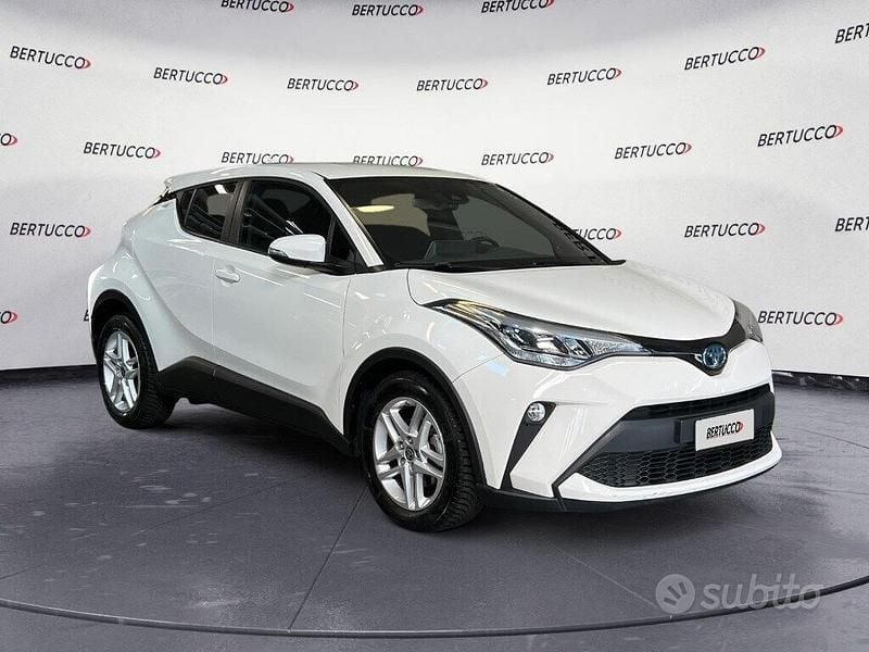 Usata Toyota C-HR Active 122 CV (89 kW) 2020 Bianco SUV
