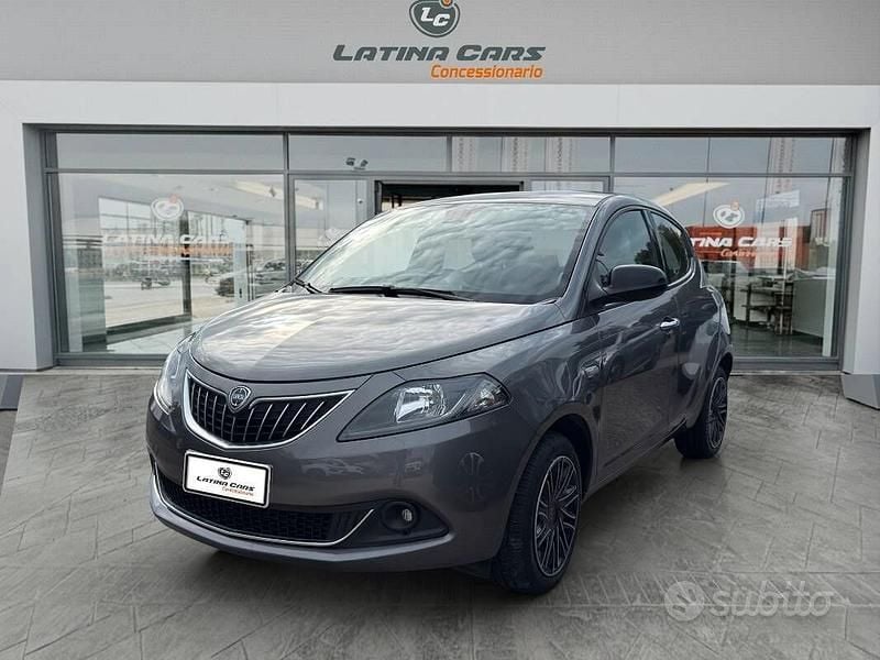 Usata Lancia Ypsilon Gold 70 CV (51 kW) 2022 Grigio Utilitaria