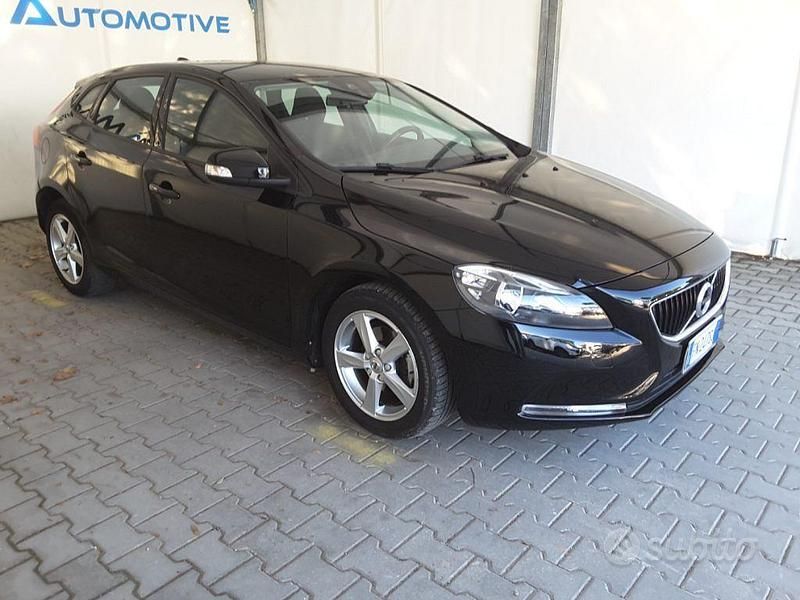 Usata Volvo V40 Business Edition 120 CV (88 kW) 2018 Nero Station wagon