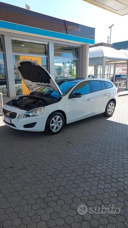 Usata Volvo V60 Kinetic 115 CV (84 kW) 2012 Bianco Station wagon