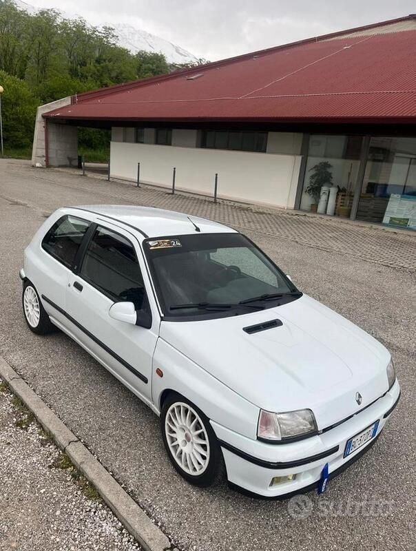 Usata Renault Clio 137 CV (100 kW) 1991 Bianco Berlina