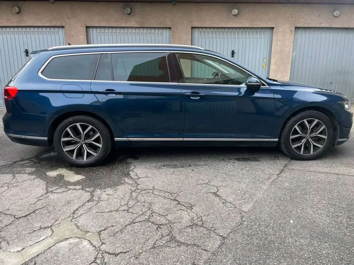 Usata VW Passat Executive 150 CV (110 kW) 2022 Blu/azzurro Station wagon