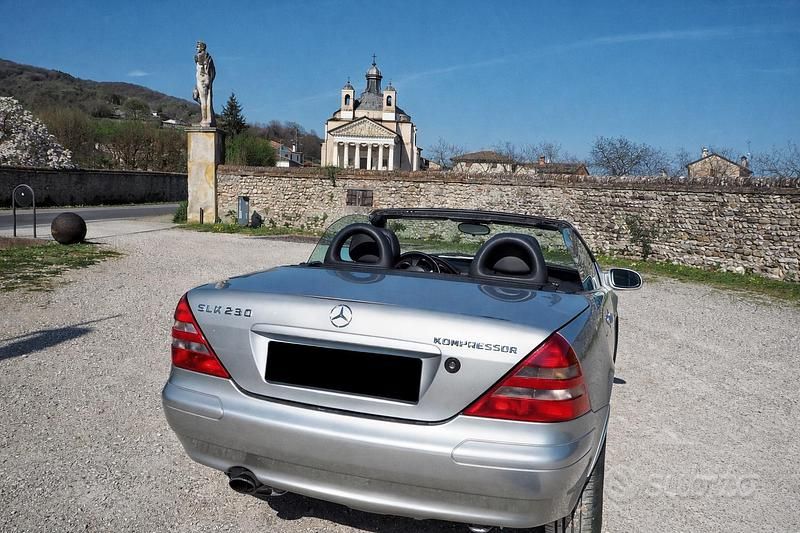 Usata Mercedes SLK230 193 CV (141 kW) 1999 Argento Cabrio