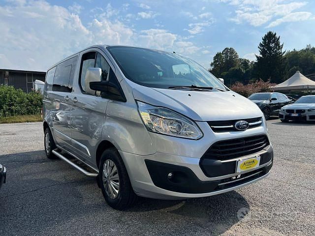 Usata Ford Tourneo 131 CV (96 kW) 2016 Grigio Monovolume