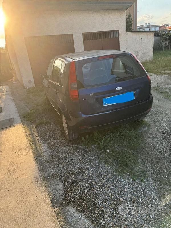Usata Ford Fiesta 75 CV (55 kW) 2003 Blu Utilitaria