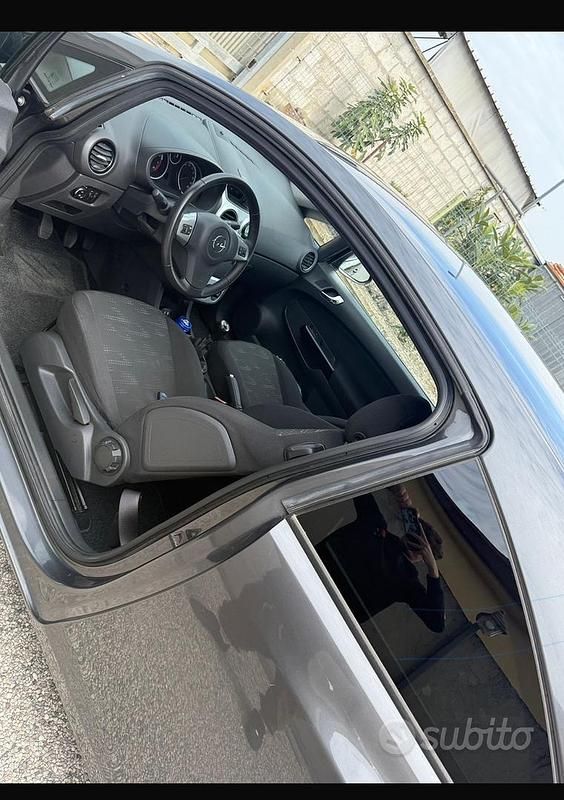 Usata Opel Corsa 86 CV (63 kW) 2011 Grigio Utilitaria