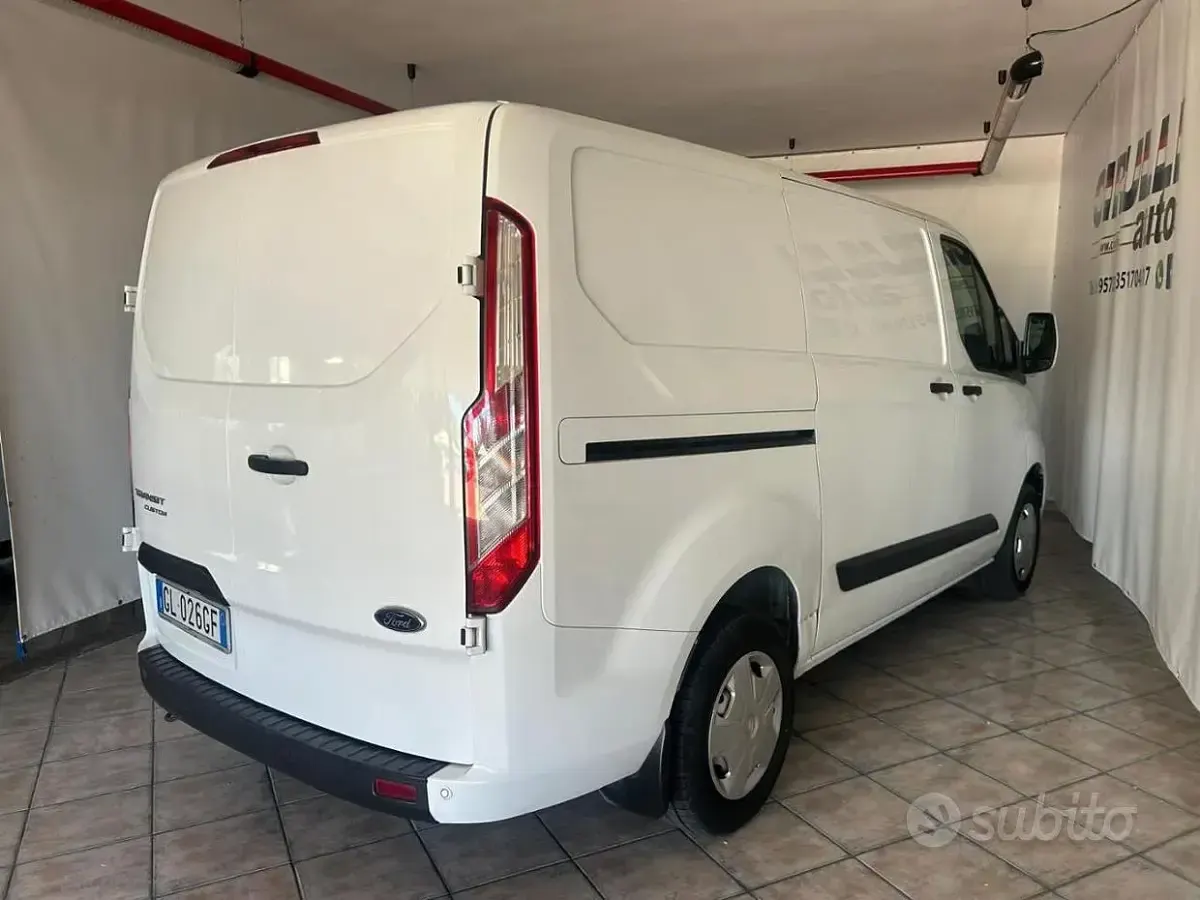 Usata Ford Transit Custom Trend 131 CV (96 kW) 2022 Bianco pastello Berlina