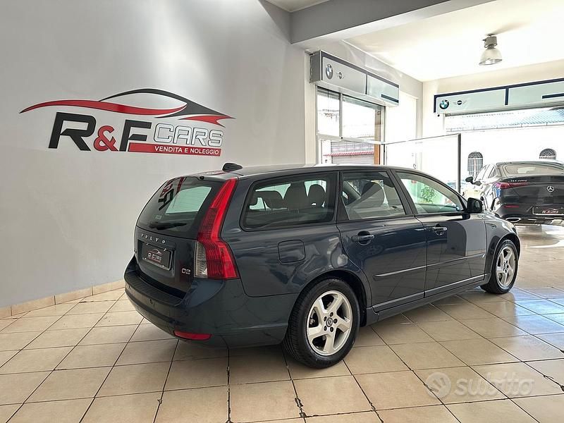 Usata Volvo V50 R-Design 114 CV (83 kW) 2010 Blu Station wagon