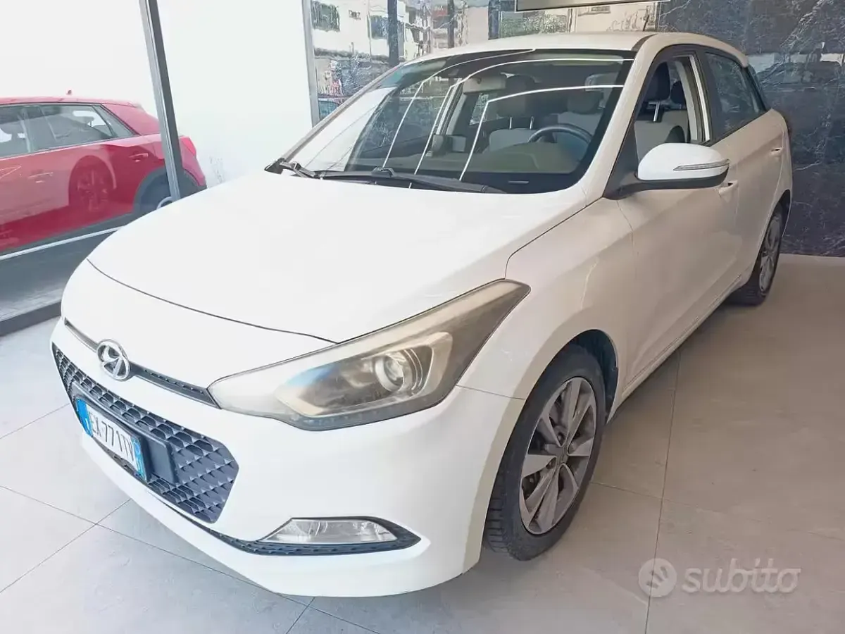 Usata Hyundai i20 Comfort 75 CV (55 kW) 2015 Bianco Berlina