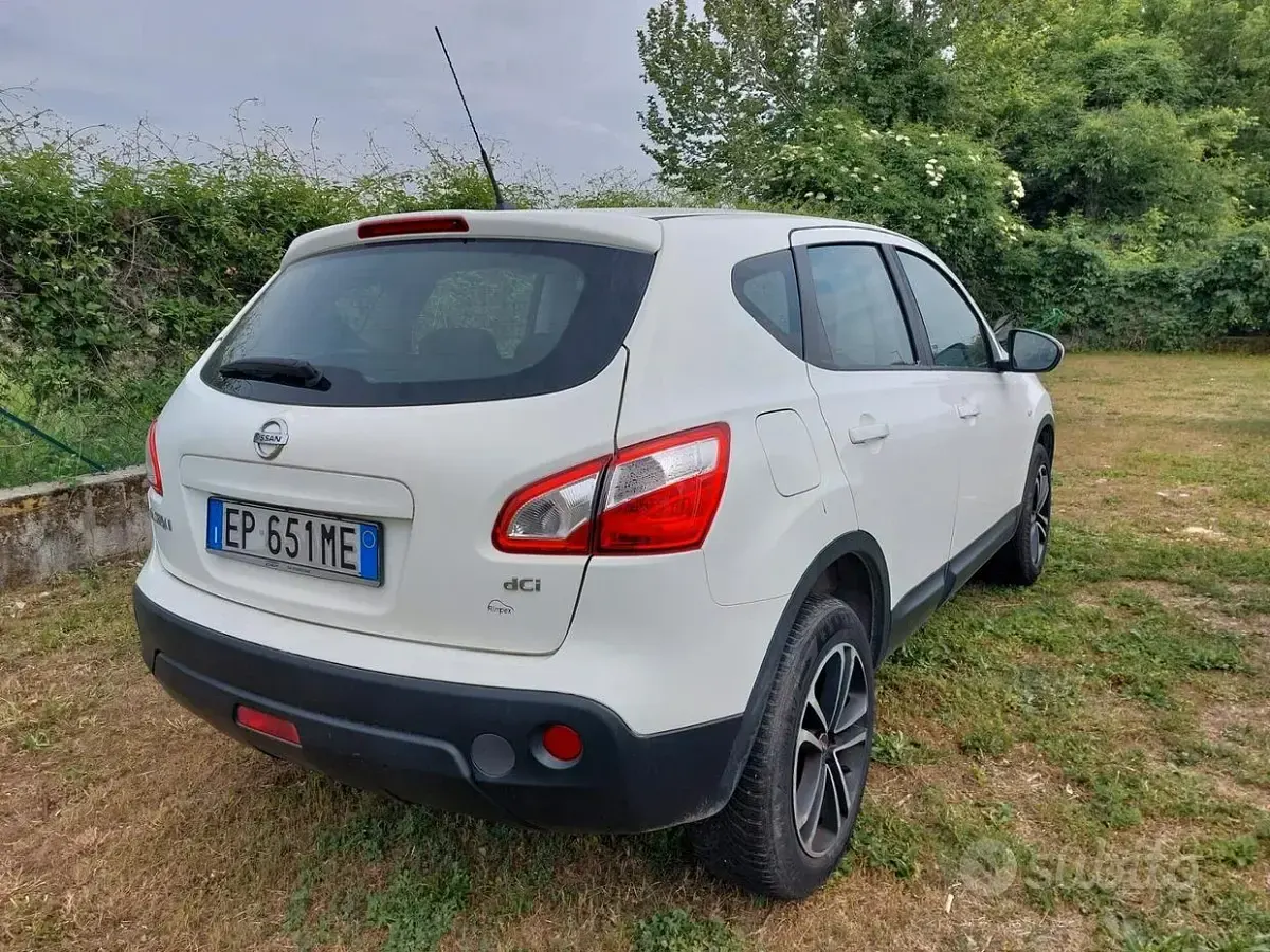 Używany Nissan Qashqai Tekna 150 KM (110 kW) 2012 Biały SUV