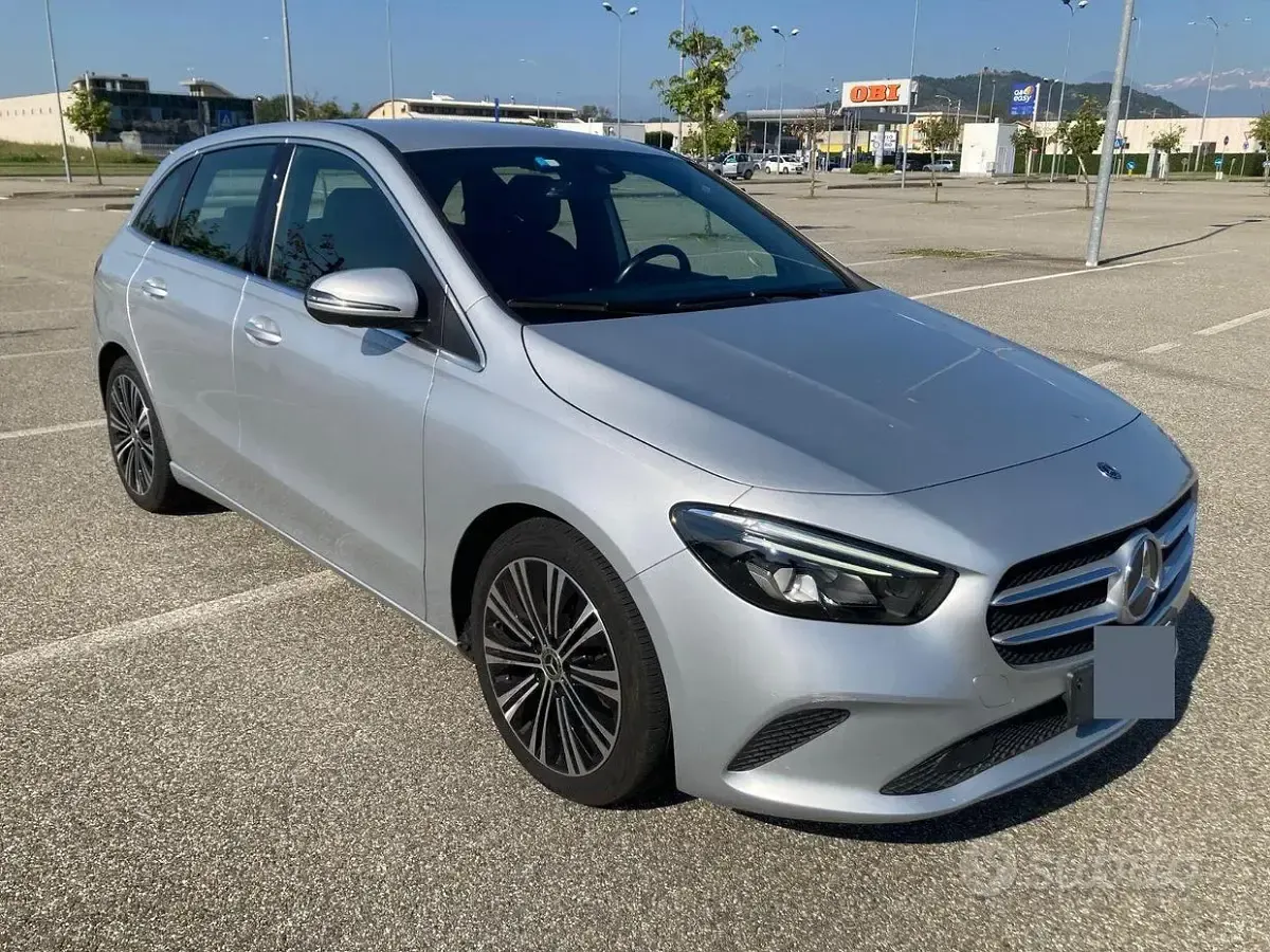 Usata Mercedes B180 Executive 116 CV (85 kW) 2020 Grigio Utilitaria