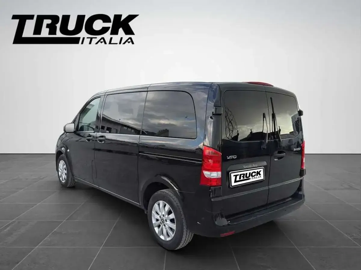 Usata Mercedes Vito 136 CV (100 kW) 2022 Nero metallizzato Furgone