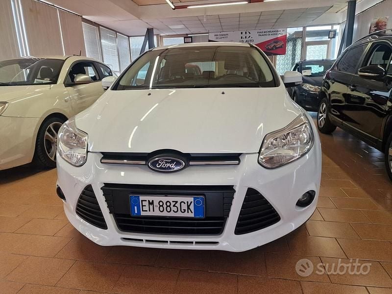 Begagnad Ford Focus 95 HK (69 kW) 2012 Vit Sedan