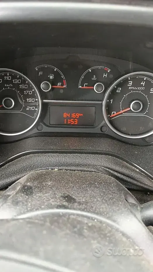 Usado Fiat Doblò Lounge 120 HP (88 kW) 2017 Vermelho Monovolume