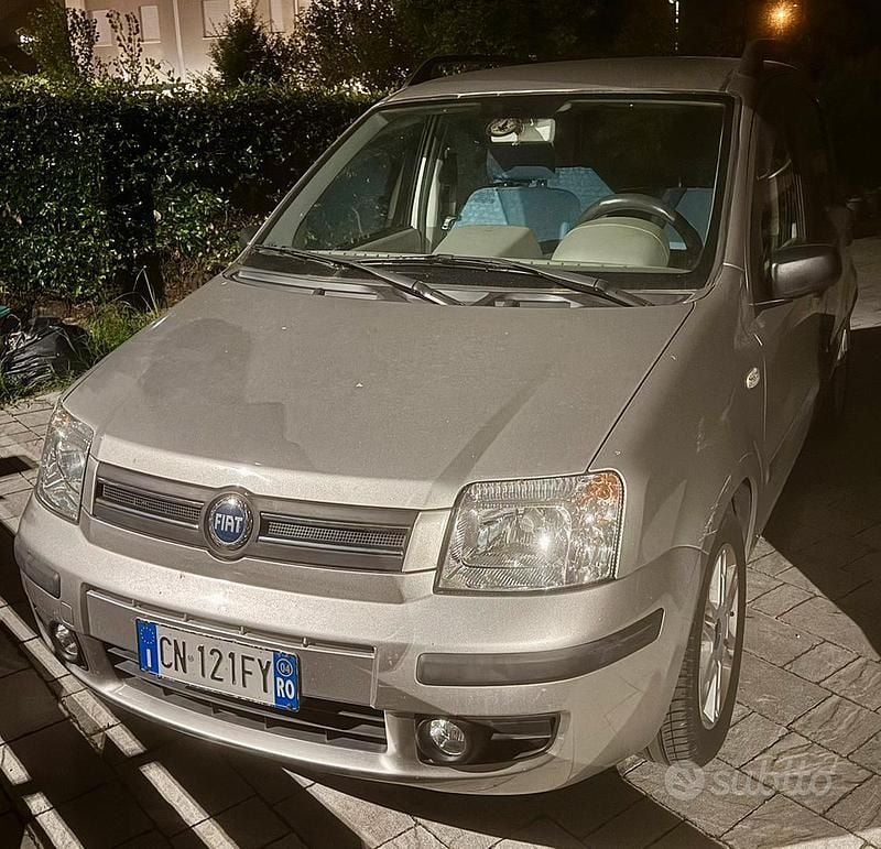Usata Fiat Panda Dynamic 60 CV (44 kW) 2004 Grigio Utilitaria