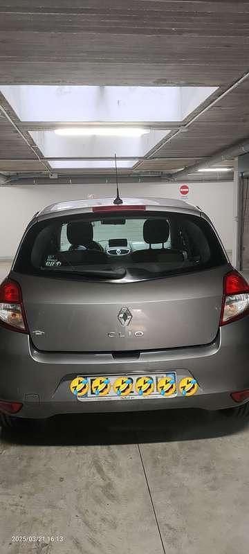 Bronzo Usata 2012 Renault Clio IV Dynamique Tre volumi | 5000 € (Ottimo prezzo) - Immagine 1/4