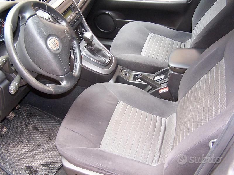 Usata Fiat Croma 150 CV (110 kW) 2009 Grigio Monovolume