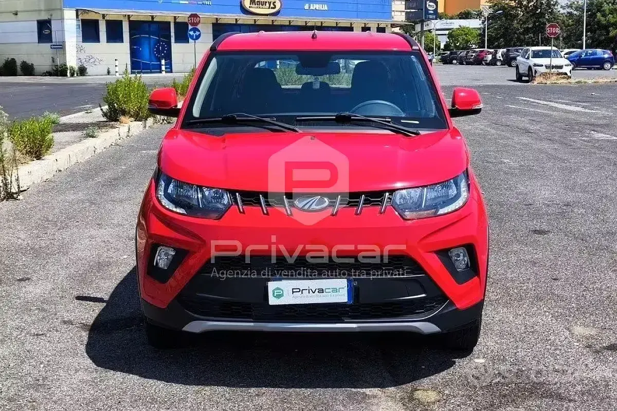 Usata Mahindra KUV100 87 CV (63 kW) 2022 Rosso SUV