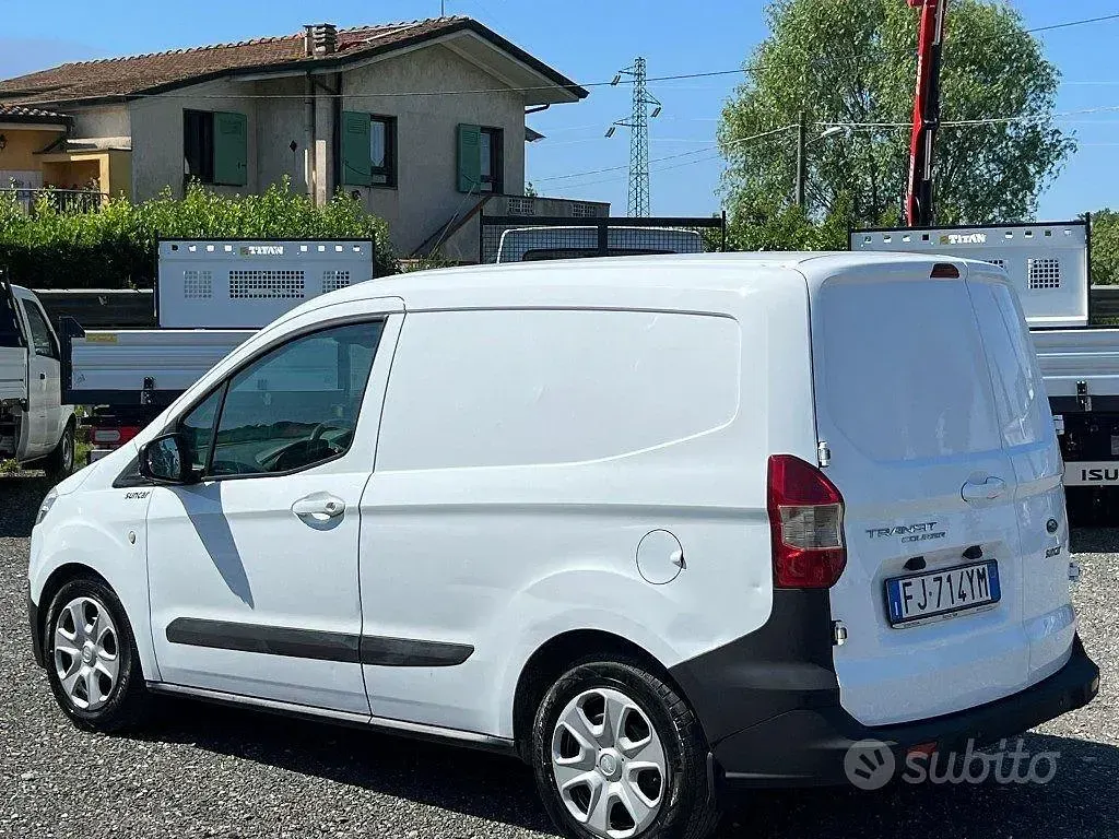 Usata Ford Transit Courier 76 CV (55 kW) 2017 Antracite Furgone